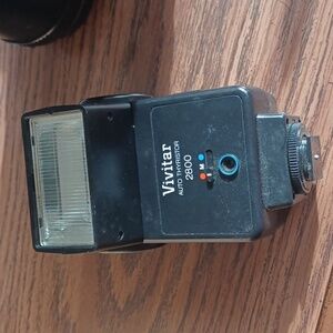 Vivitar Auto Thyristor Flash 2800 Shoe Mount- Untested
